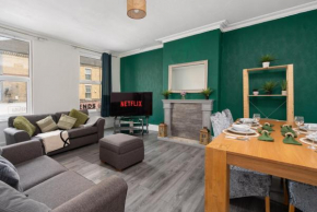 Spacious 4-bedroom Apartment - free public parking